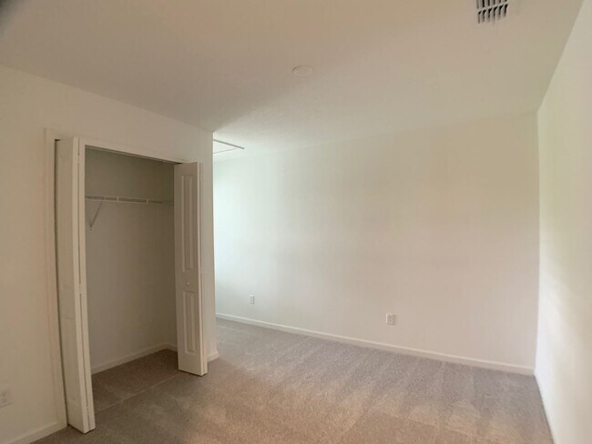 Building Photo - 697 Holly Lks Dr