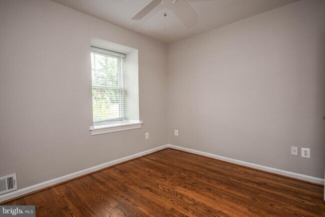Building Photo - 1211 Vinita Ln