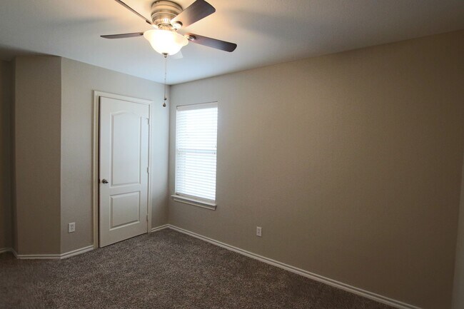 Building Photo - Stunning 3 bed 2 bath in Whitehouse ISD!