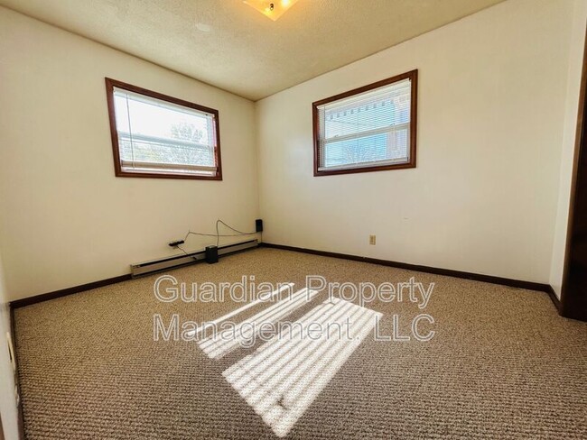 Building Photo - 1135 N College Dr