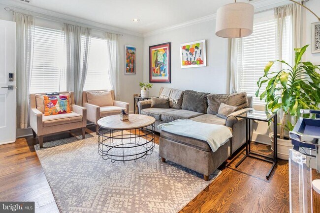 Building Photo - 1659 Holbrook St NE