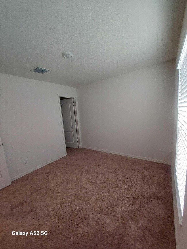 Building Photo - 5405 Fantasy Dr