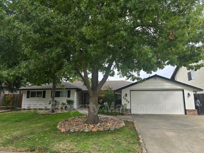 Primary Photo - 1033 Woodshire Way
