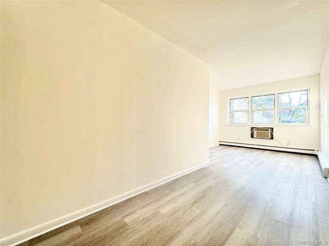 Building Photo - 88-11 53rd Ave