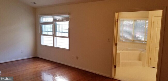 Building Photo - 464 Winding Rose Dr