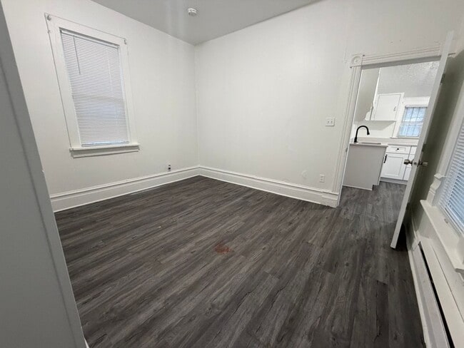 Building Photo - One Bedroom Home