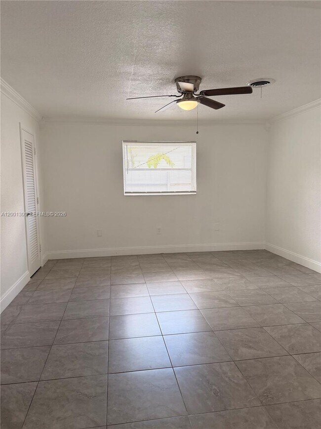 Building Photo - 6613 Evergreen Dr