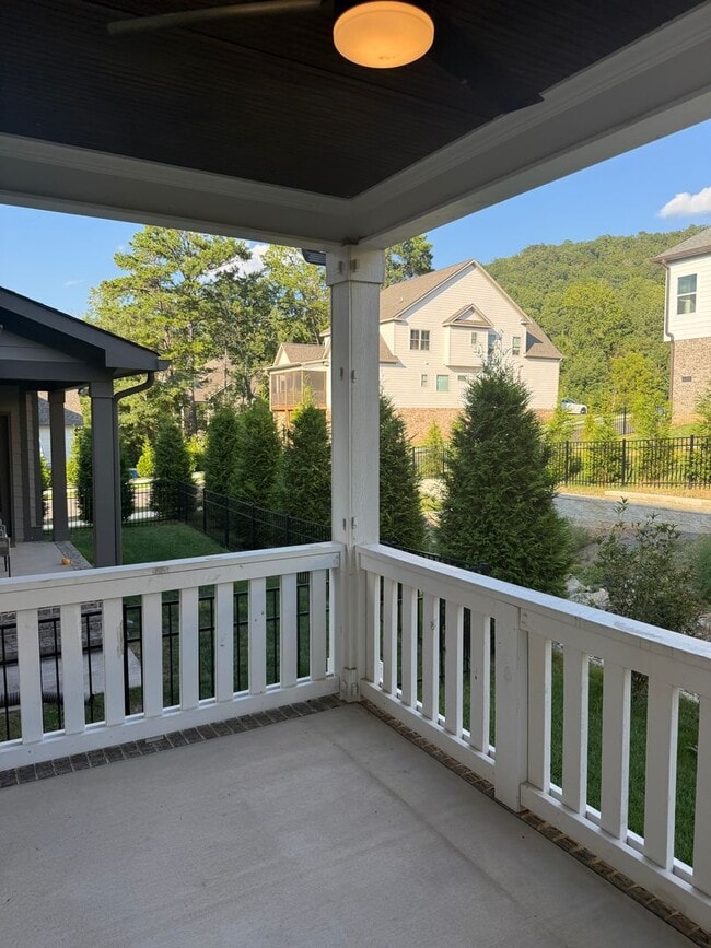 Building Photo - **New Price**Spacious Custom Home in Barns...