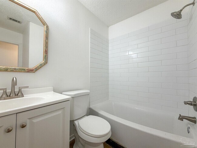 Building Photo - 1500 E Johnson Ave