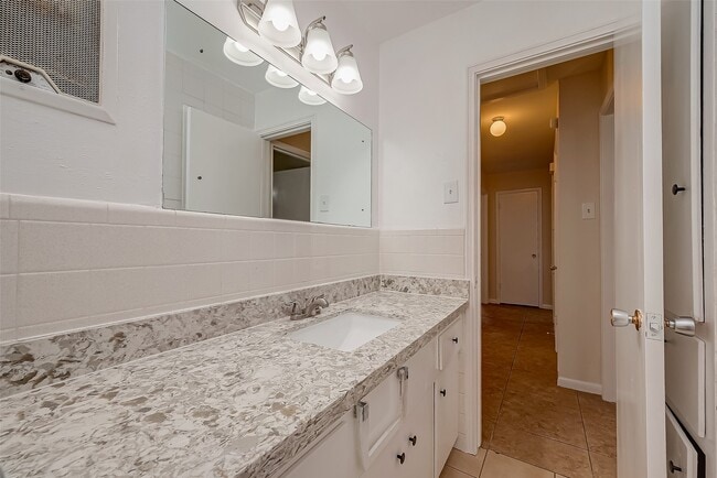 Building Photo - 5711 Braesvalley Dr