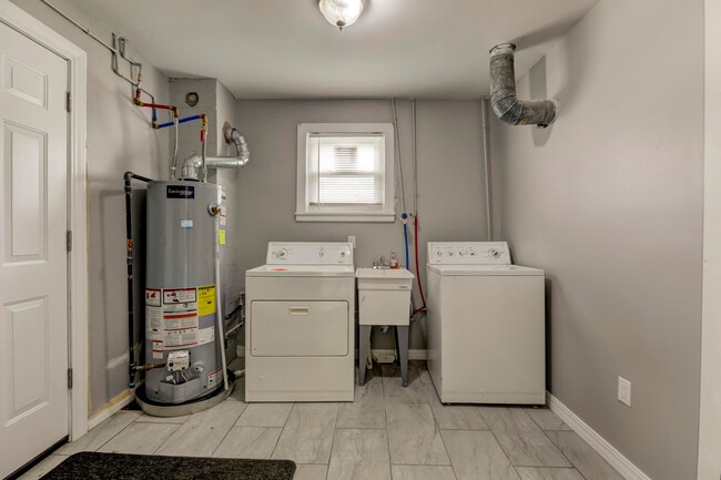 Building Photo - 6020 Mayfair St