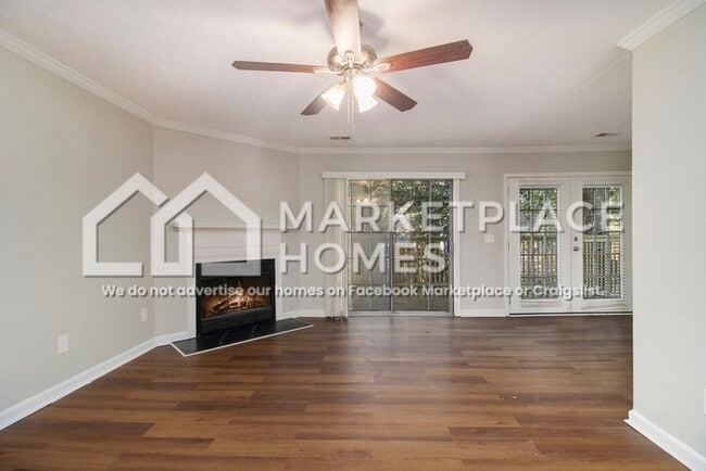 Building Photo - 2033 Charter Ln