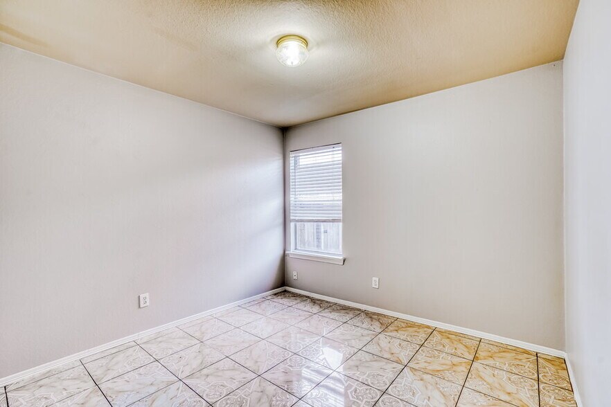 Building Photo - 21030 Stoney Haven Dr