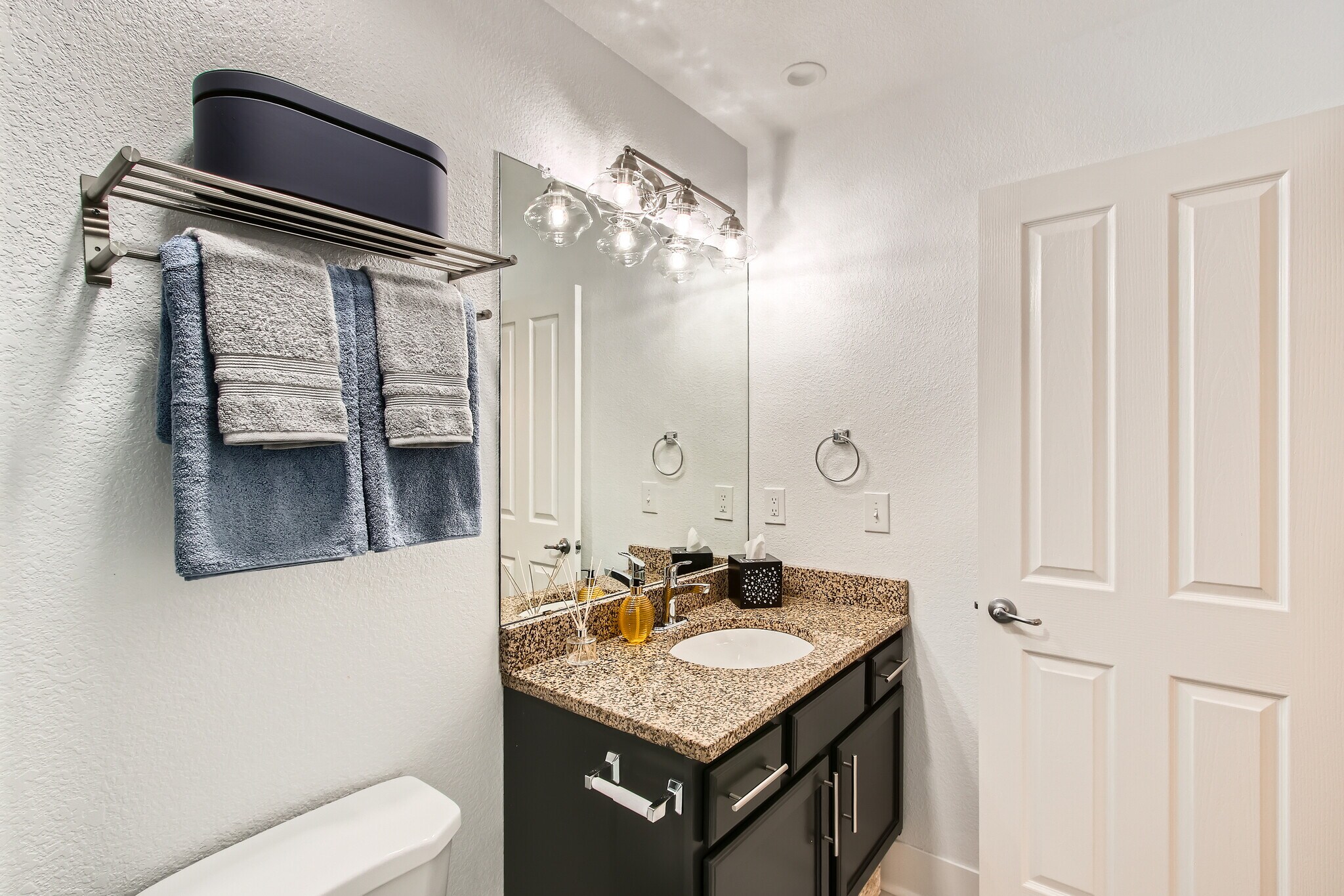 East Primary Bath - 7349 Lowell Blvd