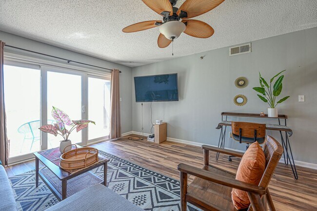 Building Photo - FURNISHED OFF-SEASON OCEANFRONT MONTHLY RENTAL