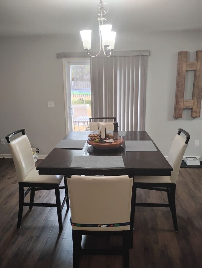 Building Photo - Modern-Lux Style 4BR/2.5BA House