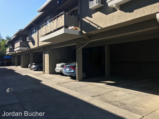 Building Photo - 908-912 Rich Ave