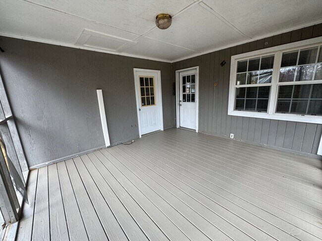 Building Photo - Private 3/2 Country House- $1,595