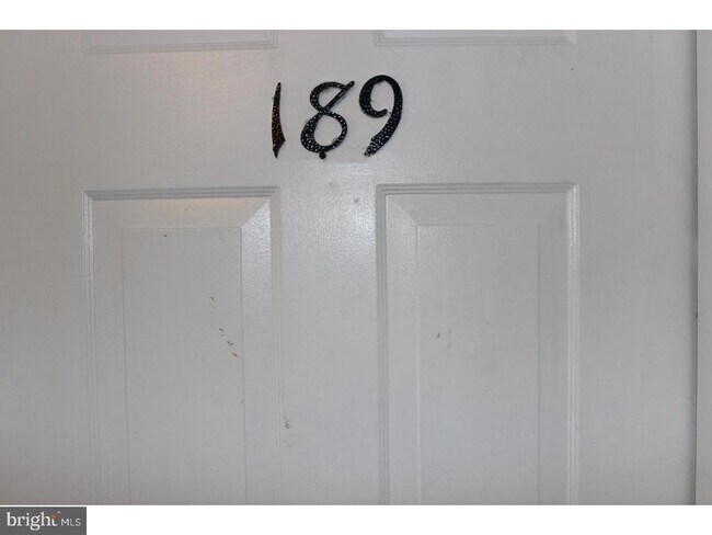 Building Photo - 189 Kenwood Dr