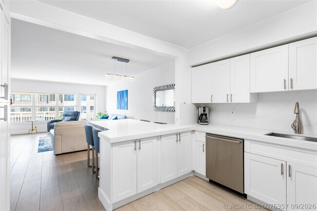 Building Photo - 3850 Galt Ocean Dr