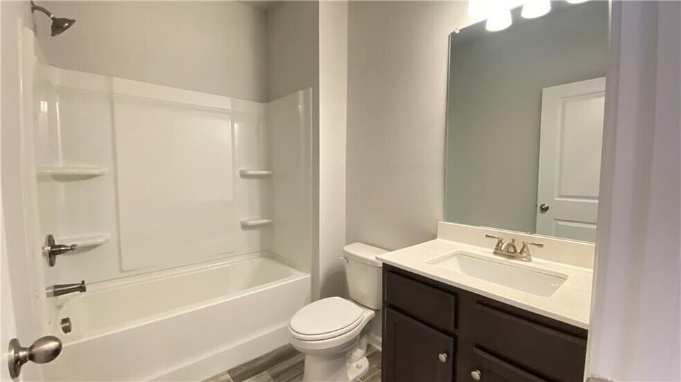 Building Photo - 4570 Silver Oak Dr SW