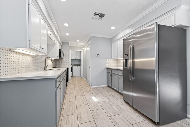 Building Photo - 5218 Palmetto St