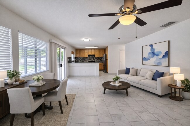 Building Photo - Bright & Spacious Woodland Home with Functional Layout 3 bed/2.5 bath