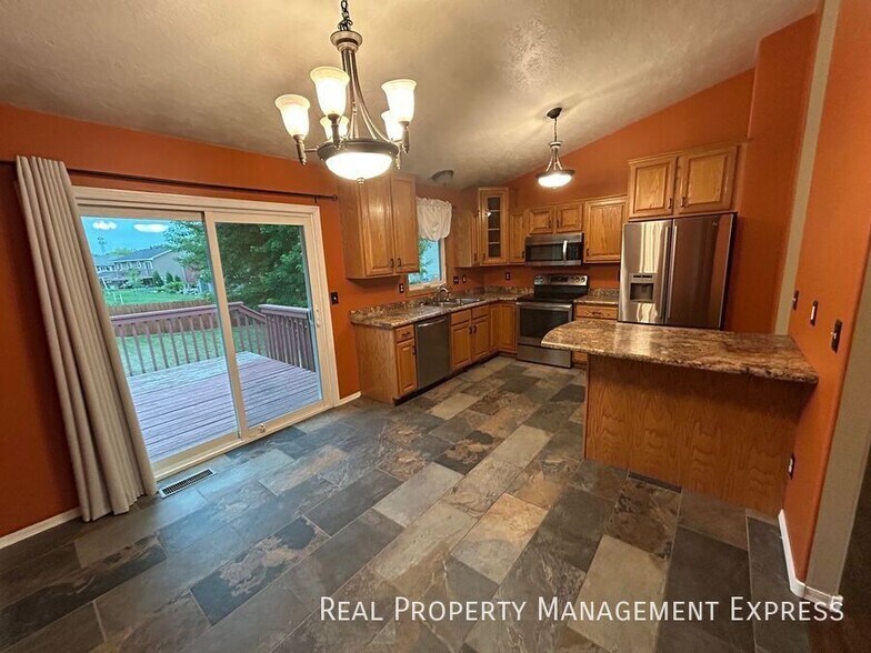 Building Photo - 4 Bedroom 2 Bathroom in SW Sioux Falls