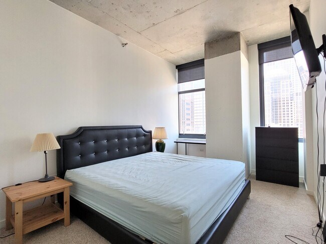 Building Photo - 235 W Van Buren St