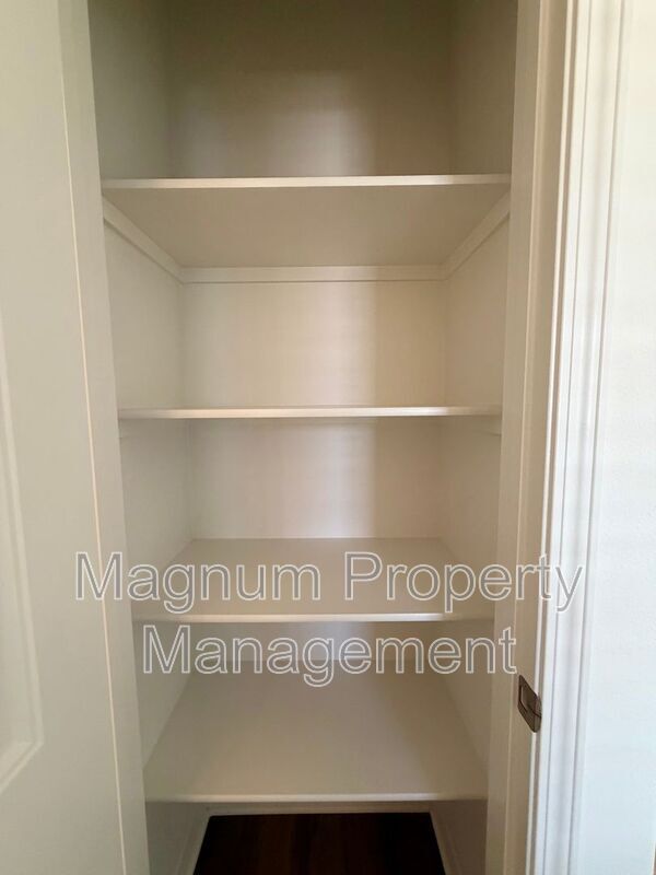 Building Photo - 34124 Thistlewood Ave