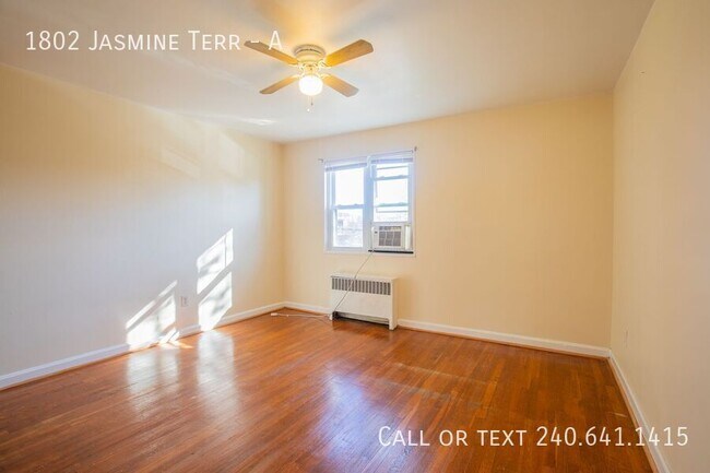 Building Photo - 1802 Jasmine Terrace