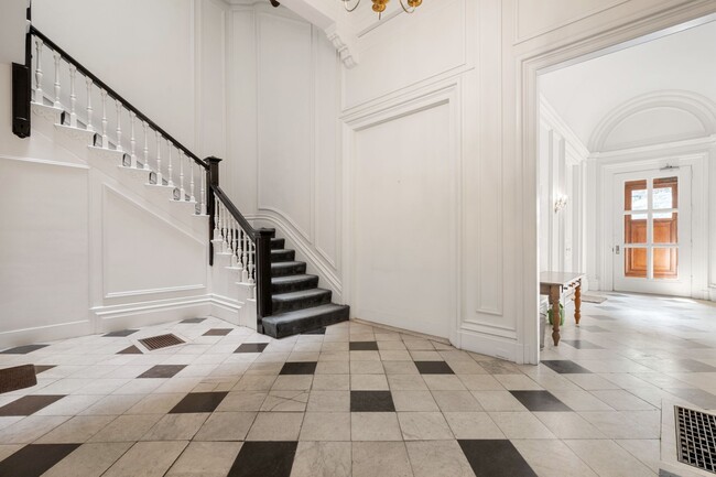 Building Photo - 103 Marlborough St