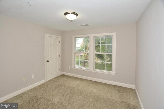 Building Photo - 103 Washington Square Ct