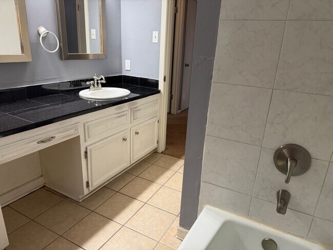 Building Photo - Jasper Heights - 3 bedroom beauty!