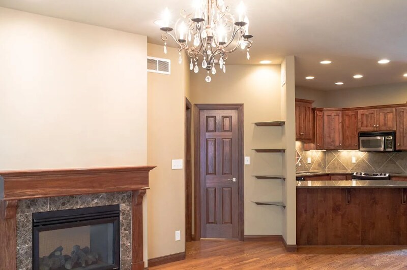 Building Photo - 1100 Oaktree Pl