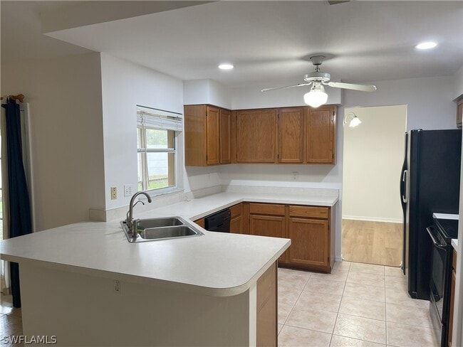 Building Photo - 9758 Country Oaks Dr