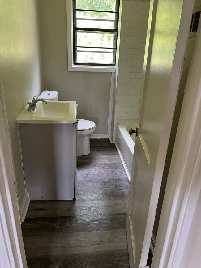Building Photo - Cozy 2BR/1BA Home with Fireplace & Spacious Living Area