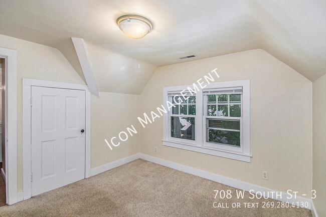 Building Photo - 708 W South St