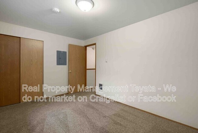 Building Photo - 2421 Bickford Ave