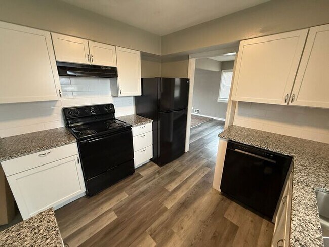 Building Photo - 3BR/2.5BA Duplex w/ 1-Car Garage + Fenced Yard