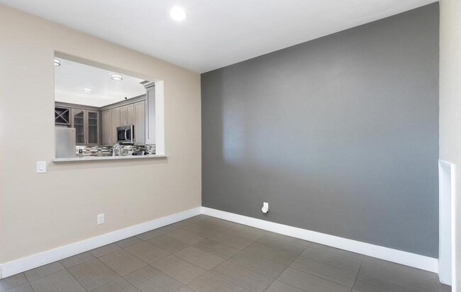 Building Photo - 6313 Avenida De Las Vistas