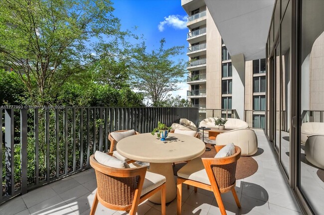 Building Photo - 2655 S Bayshore Dr