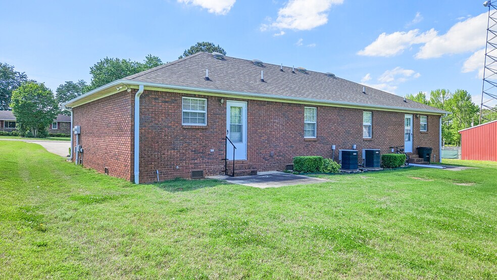 Building Photo - 14968 Cambridge Ln
