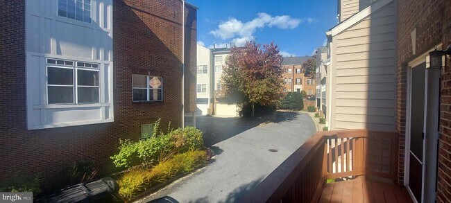 Building Photo - 10210 Sherman Heights Pl