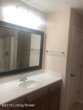 Building Photo - 405 Fledge Dr