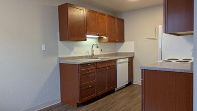 Building Photo - 926 N 95th St