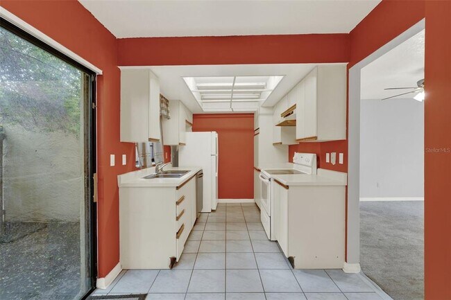 Building Photo - 3267 Forest Oaks Ct