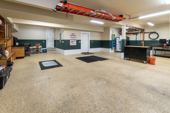 Building Photo - 2158 SW 36th Ct