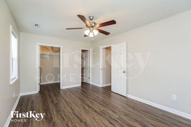 Building Photo - 5531 Buskirk Ave
