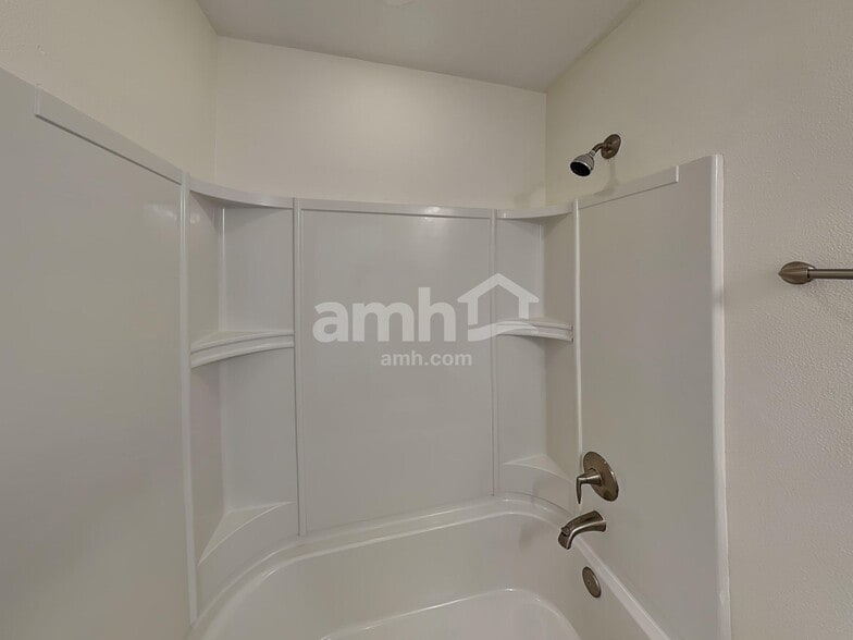 Building Photo - 233 Crestrun Loop